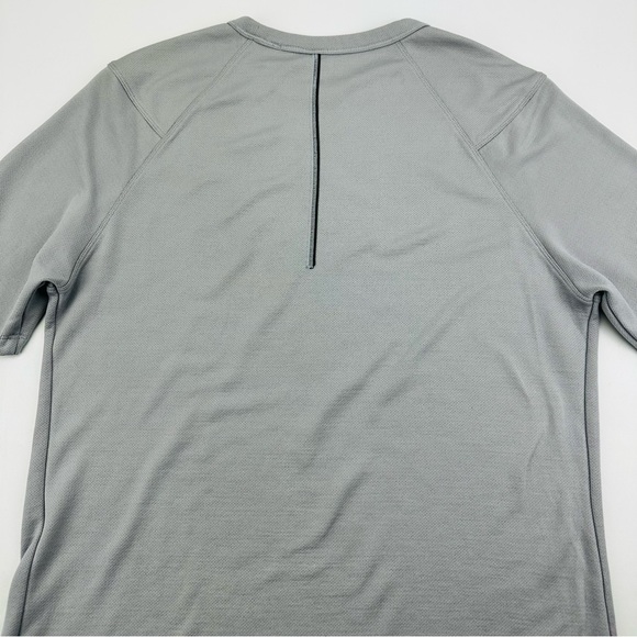 Lululemon Confluence Short Sleeve Crewneck Heavyweight Tee Silver Drop Grey - Picture 8 of 12
